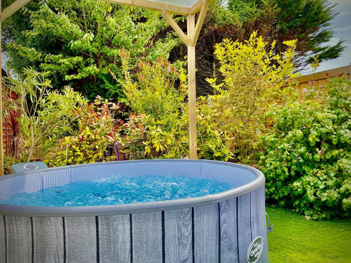 Remarkable 3-Bed Hot Tub House In Blackpool Ngoại thất bức ảnh