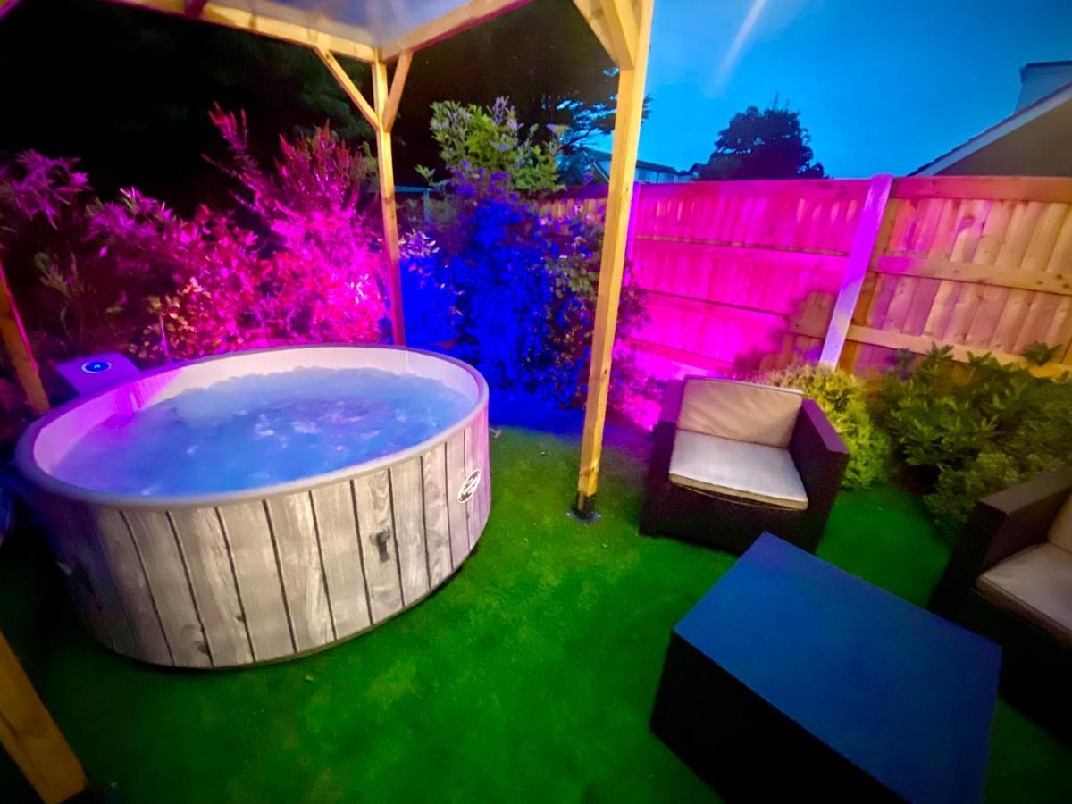 Remarkable 3-Bed Hot Tub House In Blackpool Ngoại thất bức ảnh