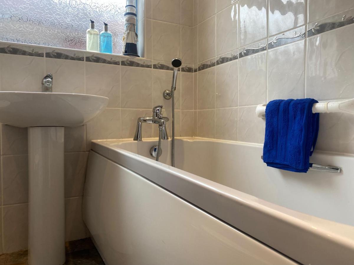 Remarkable 3-Bed Hot Tub House In Blackpool Ngoại thất bức ảnh