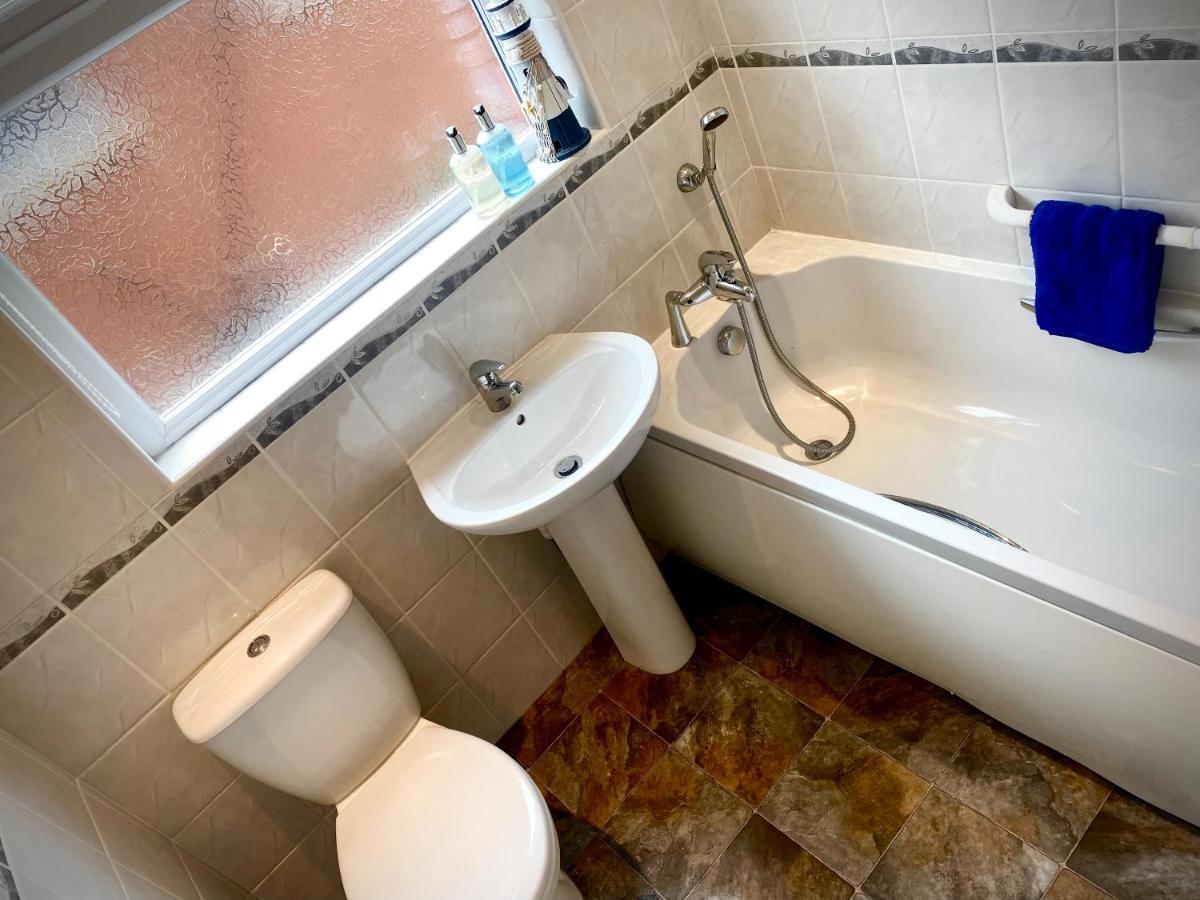 Remarkable 3-Bed Hot Tub House In Blackpool Ngoại thất bức ảnh