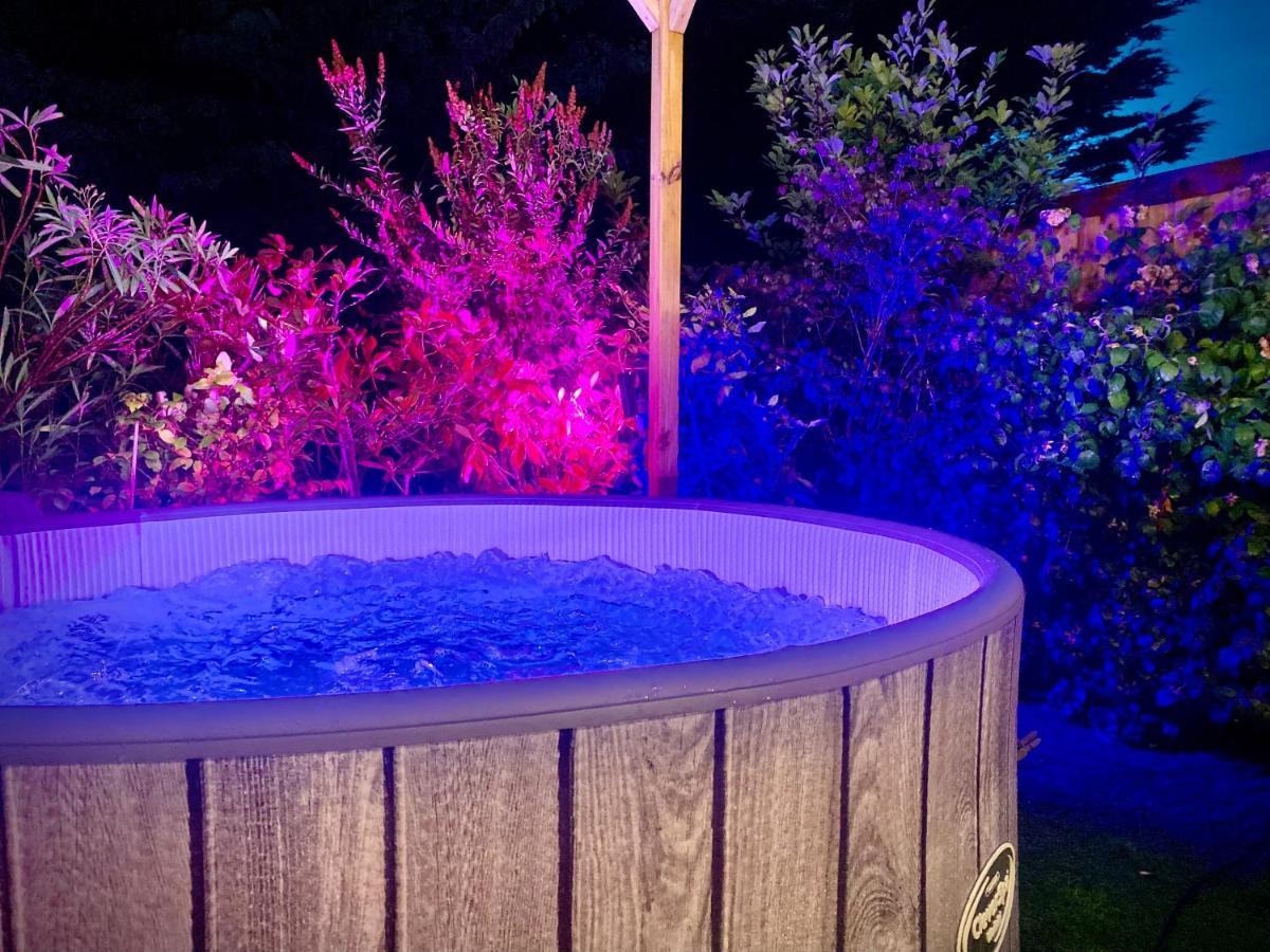 Remarkable 3-Bed Hot Tub House In Blackpool Ngoại thất bức ảnh