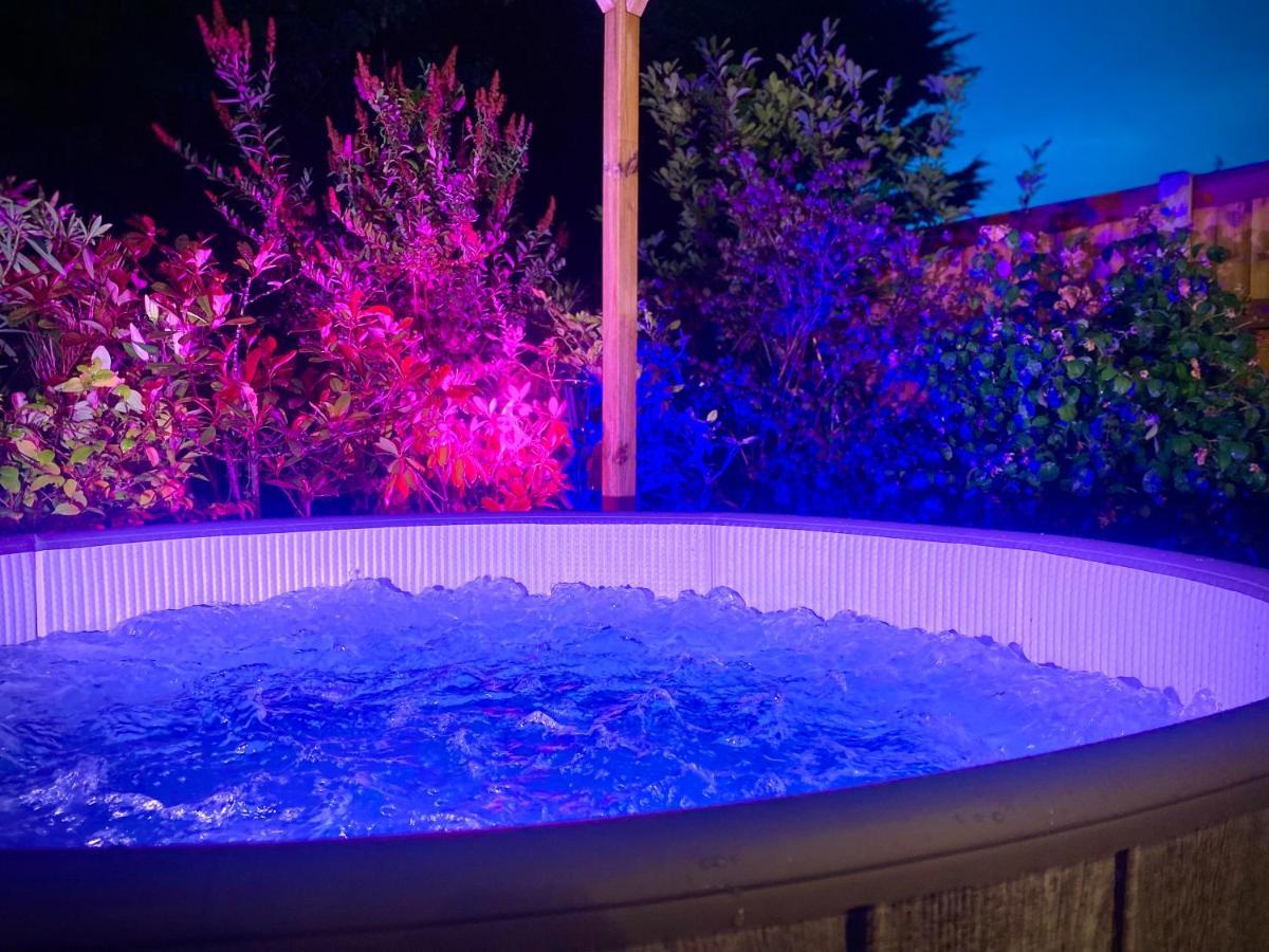 Remarkable 3-Bed Hot Tub House In Blackpool Ngoại thất bức ảnh